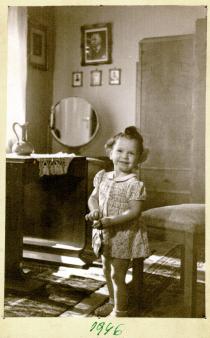 Mira Grossberger, Magdalena Berger's stepsister